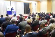 Réduction de la taille du gouvernement au Gabon : « Oui, cette mesure sera mise en œuvre. Mais elle ne sera pas rétroactive » (Ike Ngouoni)