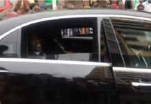 Vidéo : Ali Bongo applaudi lors du passage de son cortège cet après-midi dans les rues de Libreville