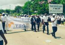 Gabon : Lors du 1er mai, le Premier ministre, Julien Nkoghe Bekalé, a appelé les syndicats à « un dialogue social permanent et responsable »