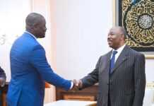 Gabon : Ali Bongo Ondimba s’entretient avec le ministre des Transports et du Tourisme Justin Ndoundangoye, l’un des piliers du gouvernement