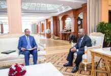 Pour la première fois depuis son retour définitif au Gabon, Ali Bongo revêt son costume pour un entretien officiel au Palais du Bord de mer
