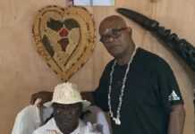 En séjour au Gabon, Samuel L. Jackson a rencontré le roi des Benga, le chef de sa tribu ancestrale