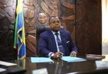 Fake news : Non, les jours de Julien Nkoghe Bekalé comme premier ministre ne sont pas comptés