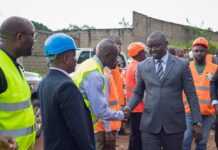 Gabon : Le ministre Ndoundangoye lance les travaux de rénovation de la route Bambouchine – Débarcadère