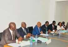 Gabon : Roger Owono Mba mis sur le gril par les députés alors que le projet de loi de finances pour 2020 entame son parcours à l’Assemblée nationale