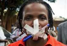 Journaliste d’investigation condamné à 18 mois de prison ferme au Bénin : impensable au Gabon