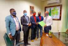 Gabon : Lee White met un terme à trois mois de grève des syndicats au ministère des Eaux et Forêts