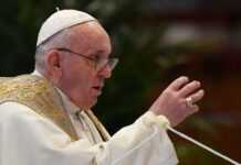 Inquiet face à la résurgence de la pandémie de Covid-19, le Vatican appelle ses ministres du culte partout dans le monde à ne pas rouvrir précipitamment les églises et à respecter les consignes des autorités politiques