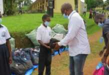 Gabon : La Caistab remet près de 200 kits scolaires aux élèves du Lycée Léon Mboumba de Fougamou