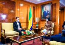Relance : Le premier ministre s’entretient avec le vice-président de CIMAT, propriétaire de CIMAF, numéro un du ciment au Gabon