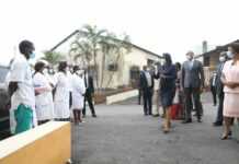 Gabon : « Tout est fin prêt pour démarrer la campagne de vaccination », déclare le premier ministre après avoir visité 3 des 114 centres de vaccination contre la Covid-19 que compte le pays