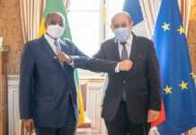 Pacôme Moubelet Boubeya s’est entretenu à Paris avec le ministre français des Affaires étrangères Jean-Yves Le Drian