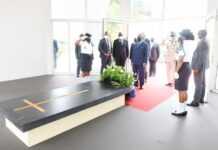 61ème anniversaire de l’indépendance au Gabon : Ali Bongo Ondimba lance les festivités en allant déposer une gerbe au Mausolée Léon Mba