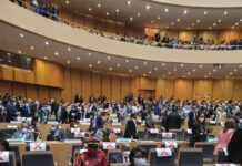 Au nom du président Ali Bongo Ondimba, Rose Christiane Ossouka Raponda félicite Macky Sall qui prend le relais de Félix Tshisekedi à la tête de l’Union africaine
