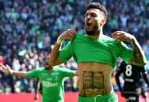 Grâce au Gabonais Denis Bouanga, Saint-Etienne l’emporte et sort de la zone rouge