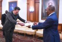 Très engagé sur la scène internationale, Ali Bongo Ondimba accueille sept nouveaux ambassadeurs au Gabon