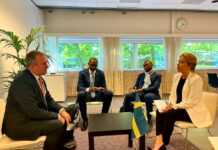 En marge du Sommet Stockholm+50, le ministre gabonais de l’Environnement Lee White s’entretient avec son homologue suédoise