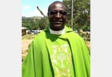 Gabon : Mgr Ephrem Ndjoni nommé évêque de Franceville par le Pape François