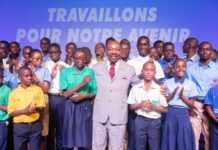 Aux matchs amicaux de son équipe de football, le Gabon préfère le versement anticipé de l’allocation de rentrée scolaire