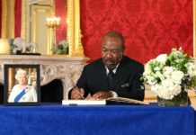 Décès d’Elizabeth II : le président gabonais Ali Bongo Ondimba a signé le livre de condoléances dimanche à Lancaster House