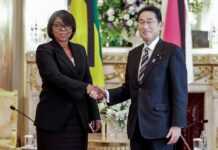 Le premier ministre gabonais Rose Christiane Ossouka Raponda chaleureusement reçu par son homologue japonais Fumio Kishida à Tokyo