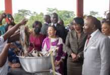 Gabon : En déplacement à Mouila, Ali Bongo inaugure le Centre d’appui à la pêche artisanale