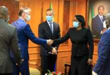 Gabon : « La gestion de l’environnement minier et de l’après-mine contribue au développement durable », rappelle Rose Christiane Ossouka Raponda en recevant le PDG d’Orano Mining