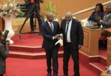 Gabon : Après s’être fait renvoyer dans les cordes par le premier ministre Bilie-By-Nze, le député d’opposition Akure-Davain pas rancunier