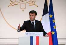Pourquoi les propos d’Emmanuel Macron sur son déplacement au Gabon sont un camouflet pour l’opposition