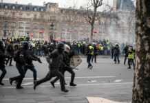 Les violences en France contraignent le Roi Charles III à annuler sa visite d’Etat