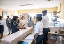 Ali et Sylvia Bongo Ondimba au Commissariat d’Akanda pour y visiter l’unité spécialisée dans la lutte contre les violences liées au genre, décrétée « Grande Cause Nationale » au Gabon