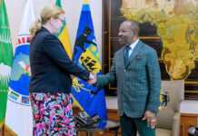 Avant de s’envoler pour la Ngounié, Ali Bongo Ondimba, présent sur tous les fronts, reçoit des représentants britanniques et chinois